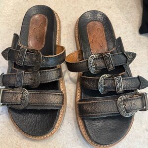 Black Leather Sandals with Buckle Accents. Freebird sandals in a size 6.